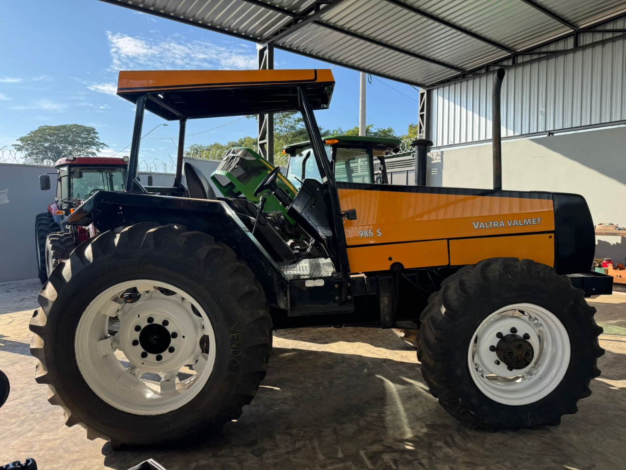 Trator Valtra 985S ano 2000 Com 4 pneus novos  Revisado único dono  Oportunidade de negócios  Valor 105 mil - Foto 8