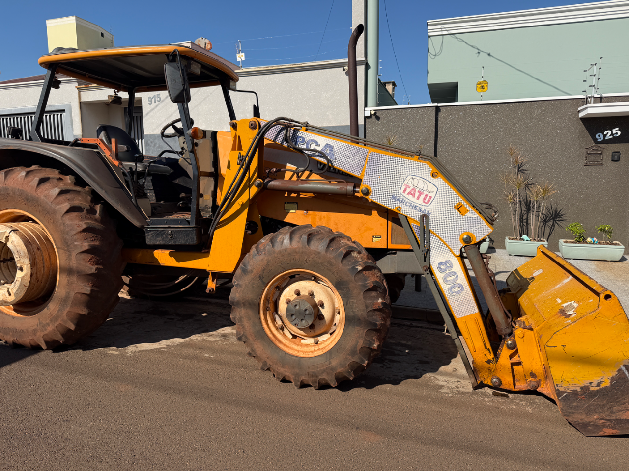 Trator Valtra Bm 125  Ano 2011 com concha e lâmina  Único dono revisado  Pronto pra trabalhar  Oportunidade de negócios  Valor 180 mil - Foto 1