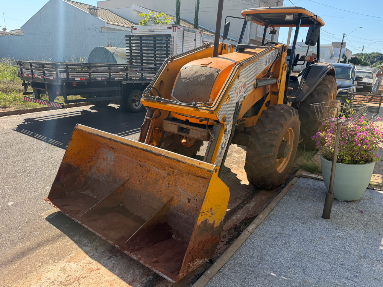 Trator Valtra Bm 125  Ano 2011 com concha e lâmina  Único dono revisado  Pronto pra trabalhar  Oportunidade de negócios  Valor 180 mil - Foto 4