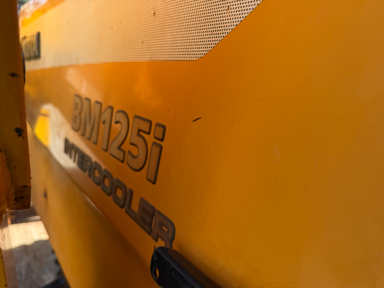 Trator Valtra Bm 125  Ano 2011 com concha e lâmina  Único dono revisado  Pronto pra trabalhar  Oportunidade de negócios  Valor 180 mil - Foto 8
