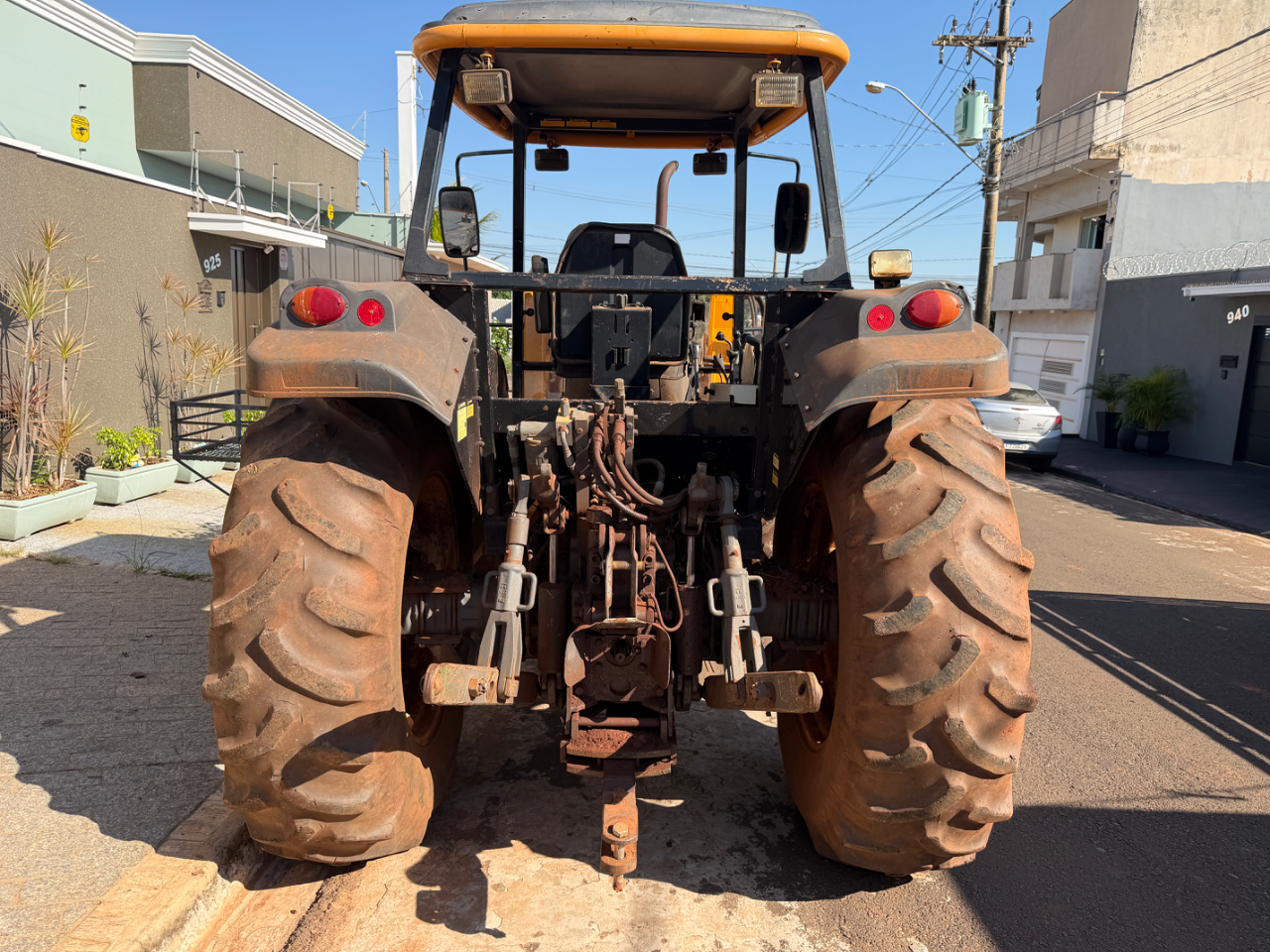 Trator Valtra Bt 210 ano 2016 Com 4 pneus novos  Gabini original único dono  Pronto para trabalhar  Oportunidade de negócios  Valor 290 mil - Foto 5