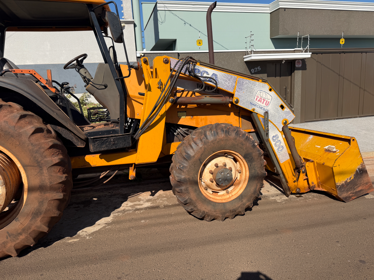 Trator Valtra Bt 210 ano 2016 Com 4 pneus novos  Gabini original único dono  Pronto para trabalhar  Oportunidade de negócios  Valor 290 mil - Foto 7