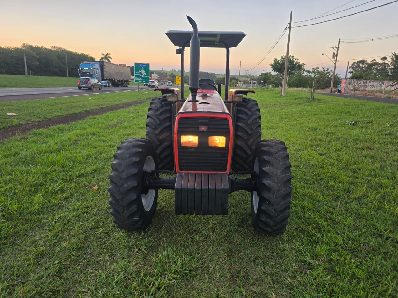 Trator Massey Ferguson 275 Ano 2003 com 4 pneus novos  Revisado pronto pra trabalhar  Oportunidade de negócios  Valor 100 mil - Foto 3