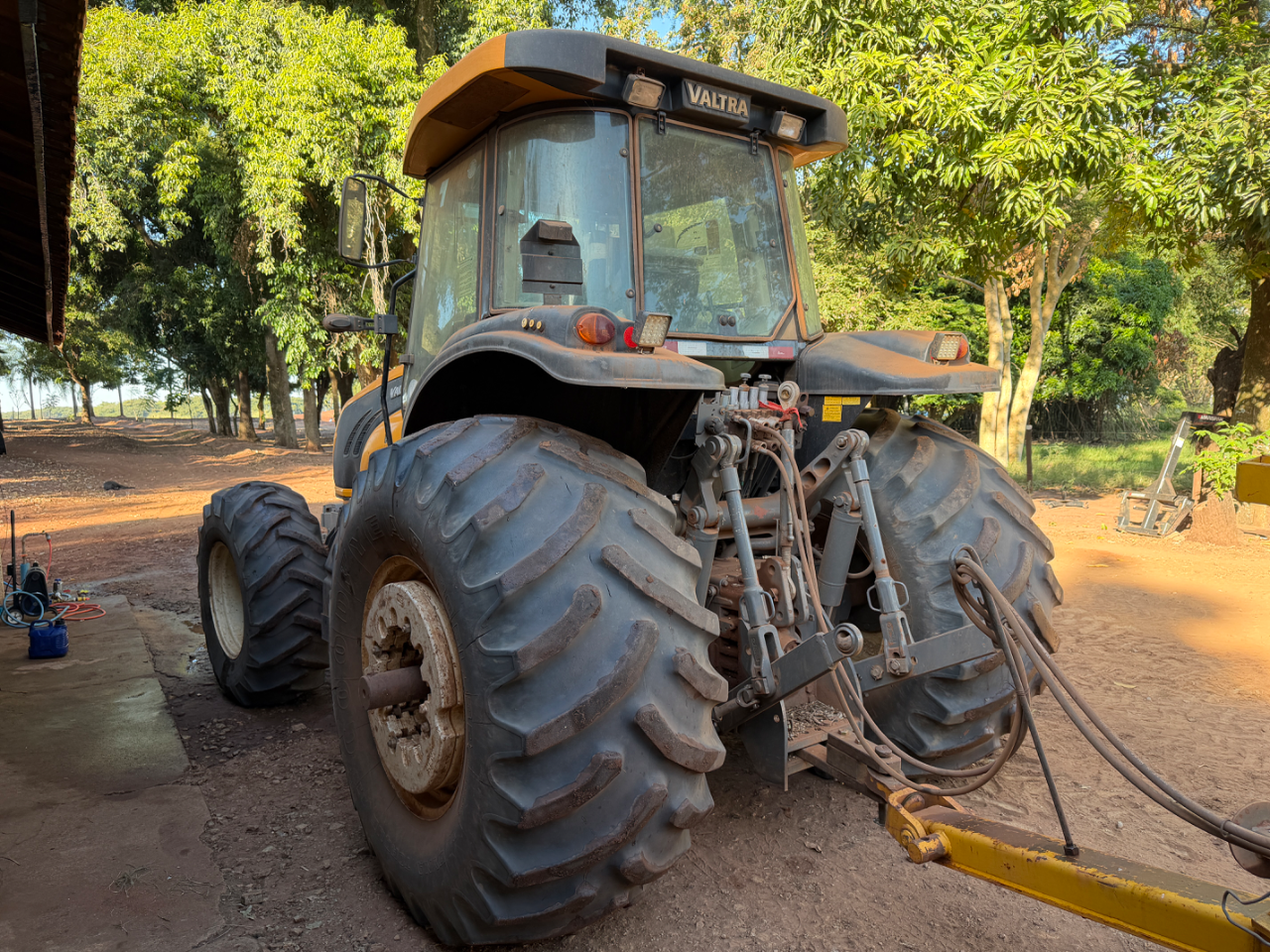Trator Valtra Bt 210 ano 2016 Com 4 pneus novos  Gabini original único dono  Pronto para trabalhar  Oportunidade de negócios  Valor 290 mil - Foto 6