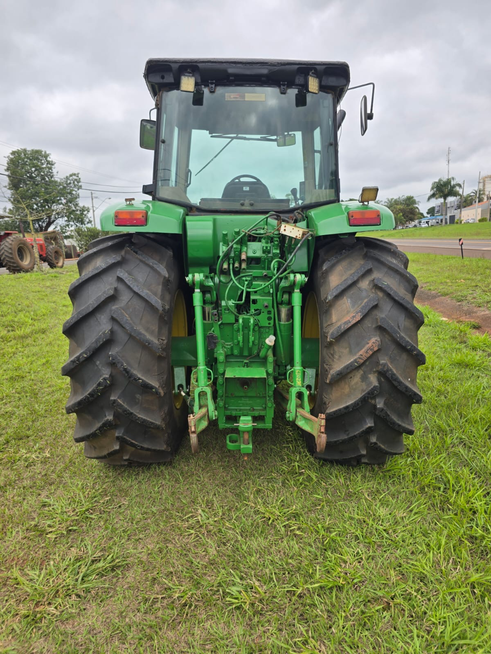 Trator john Deere 7815 ano 2008 Com gabini original  Cum 4 pneus novos  Único dono Porto para  Trabalhar valor 200 mil - Foto 5