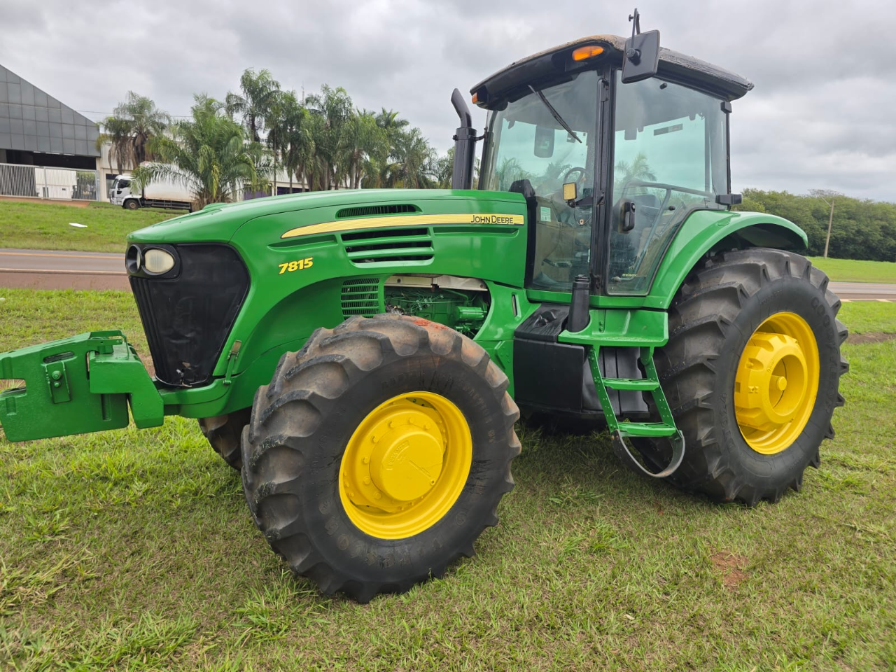 Trator john Deere 7815 ano 2008 Com gabini original  Cum 4 pneus novos  Único dono Porto para  Trabalhar valor 200 mil - Foto 8