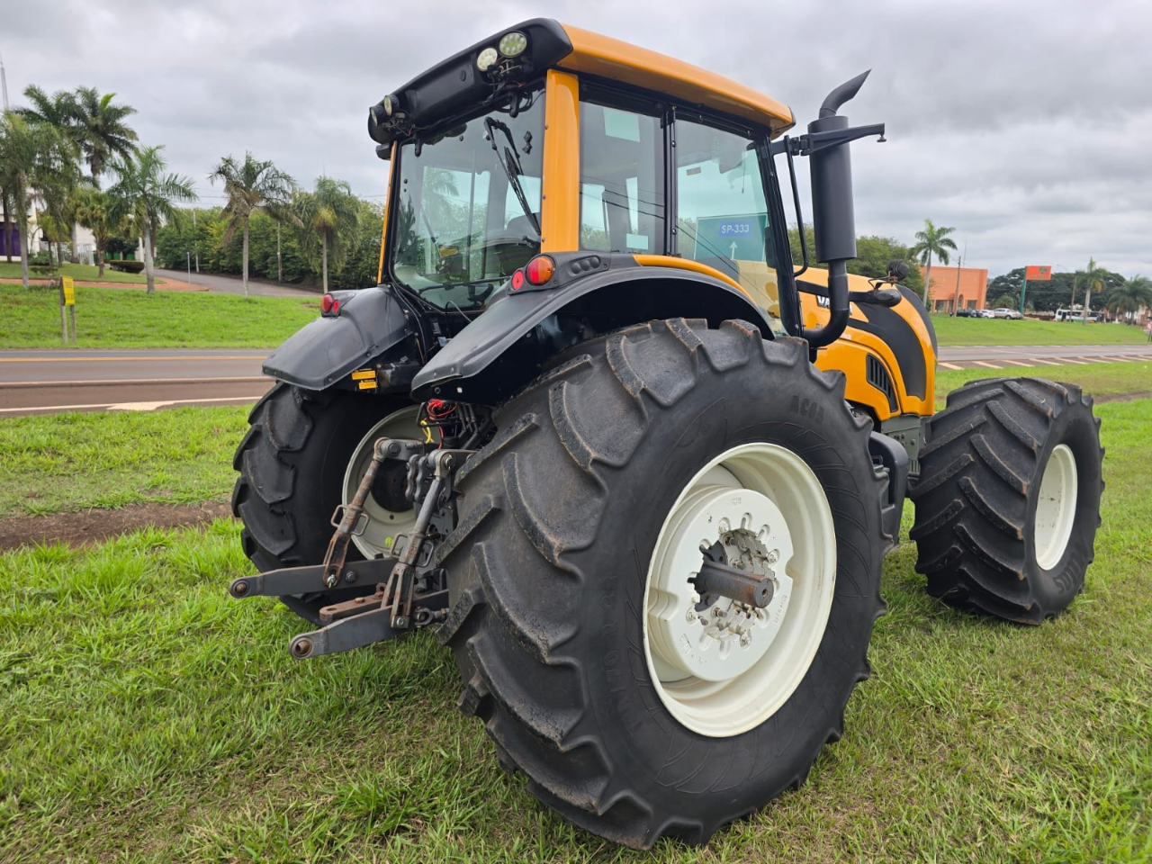 Trator Valtra bh 224 hitech ano 2022 com 4 pneus novos  Semi novo único dono  Valor 410 mil - Foto 4