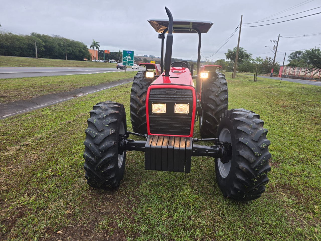 Trator Massey Ferguson advance 290 ano 2002 Com 4 pneus novos  Com comando duplo  Revisado Porto para  Trabalhar valor 125 mil - Foto 2