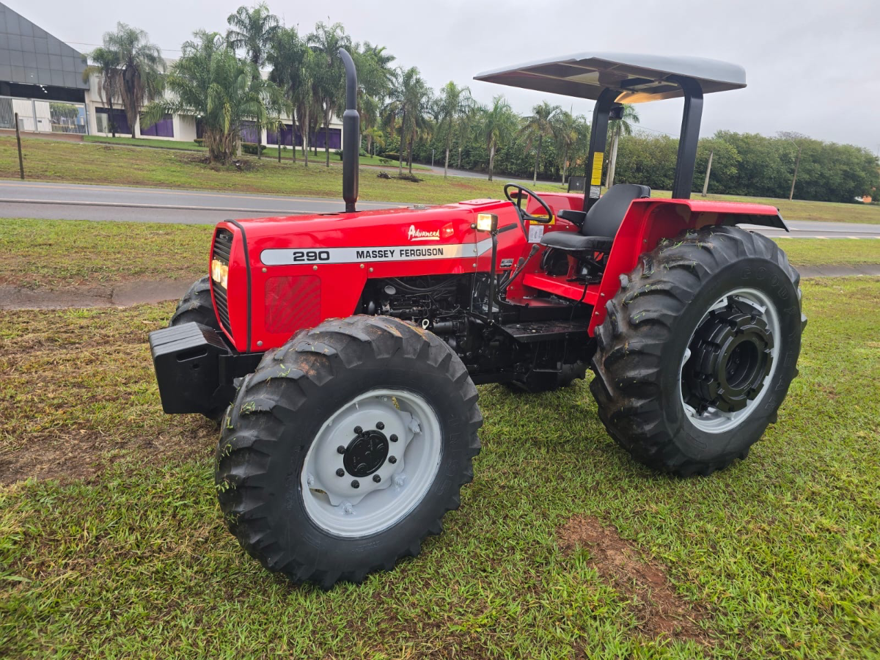 Trator Massey Ferguson advance 290 ano 2002 Com 4 pneus novos  Com comando duplo  Revisado Porto para  Trabalhar valor 125 mil - Foto 6
