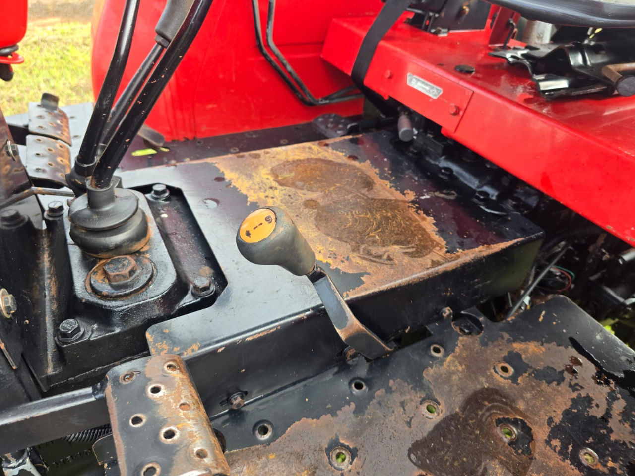 Trator Massey Ferguson  283 ano 2008 com redutor  Com comando duplo  Revisado valor 105 mil - Foto 4
