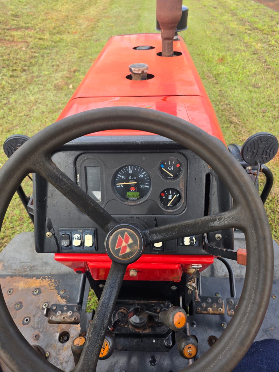 Trator Massey Ferguson  283 ano 2008 com redutor  Com comando duplo  Revisado valor 105 mil - Foto 5